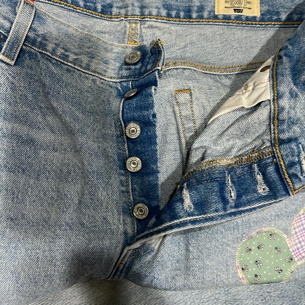 Levis 501 Plus Jeans 150th ANNIVERSARY Patchwork Fresh as a Daisy lite wash NWT - Picture 16 of 16